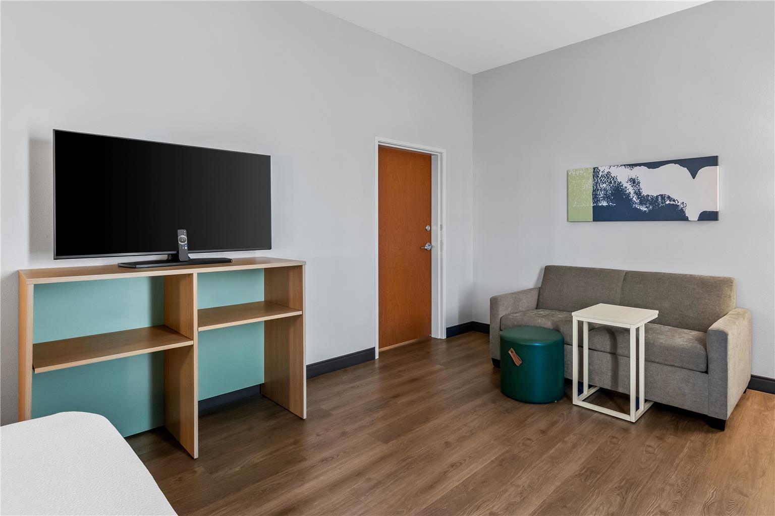Guest room