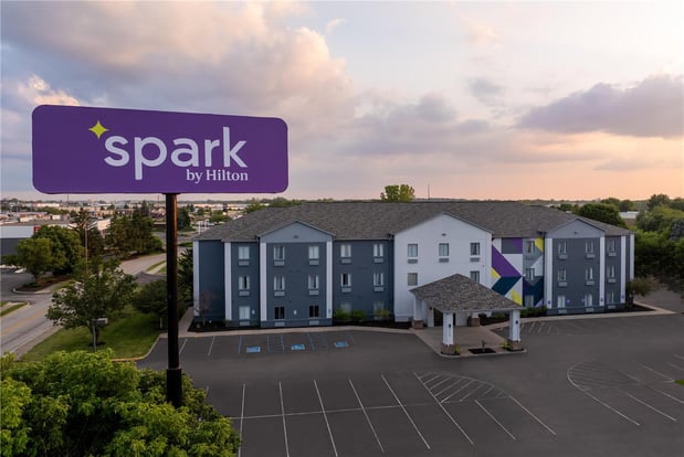 Images Spark by Hilton Indianapolis Northeast Fishers