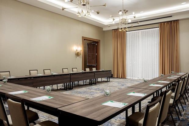 Images Holiday Inn & Suites Nashville Downtown - Broadway by IHG