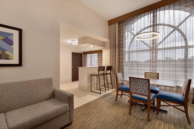Images Holiday Inn Express & Suites Opelika Auburn by IHG