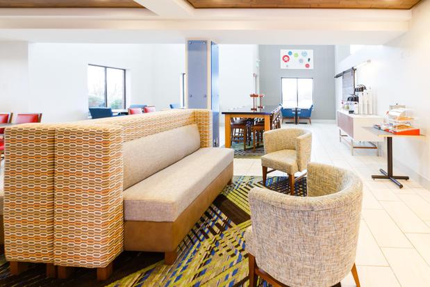 Images Holiday Inn Express & Suites Shelbyville by IHG