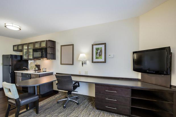 Images Candlewood Suites Virginia Beach Town Center by IHG