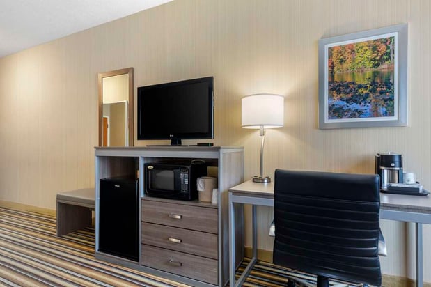 Images Best Western Plus New England Inn & Suites