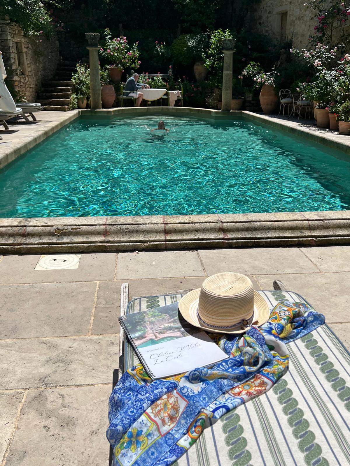 Norma Travels, René-Magritte-Promenade 7 in Köln