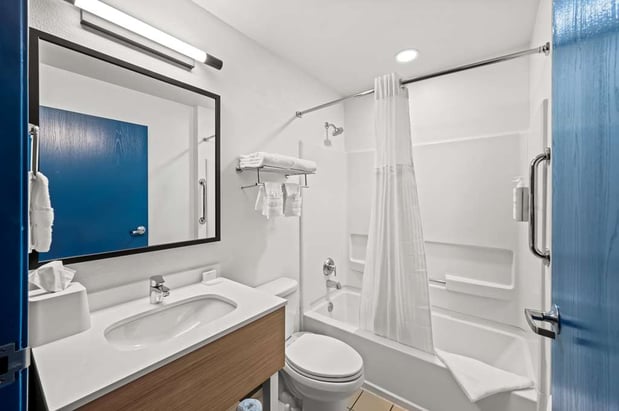 Images Spark by Hilton Sterling Dulles Airport