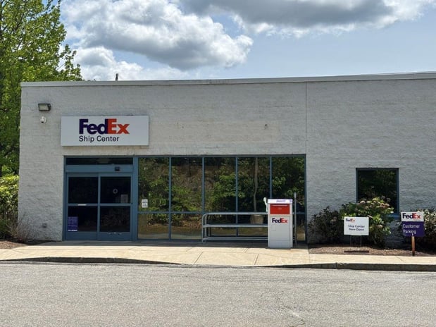 Images FedEx Office Ship Center