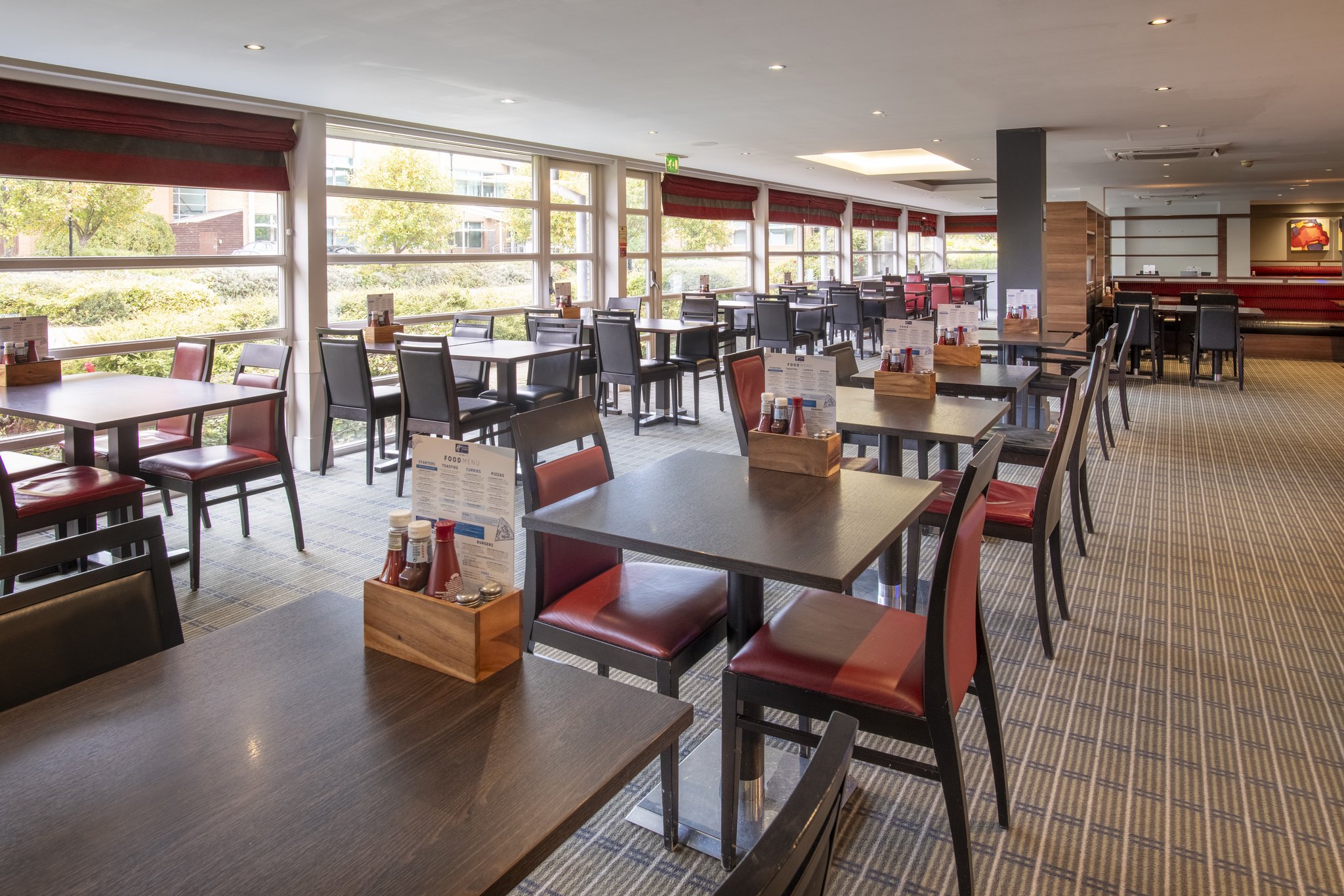 Images Holiday Inn Express Milton Keynes by IHG