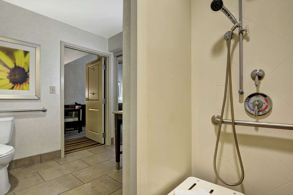 Guest room bath