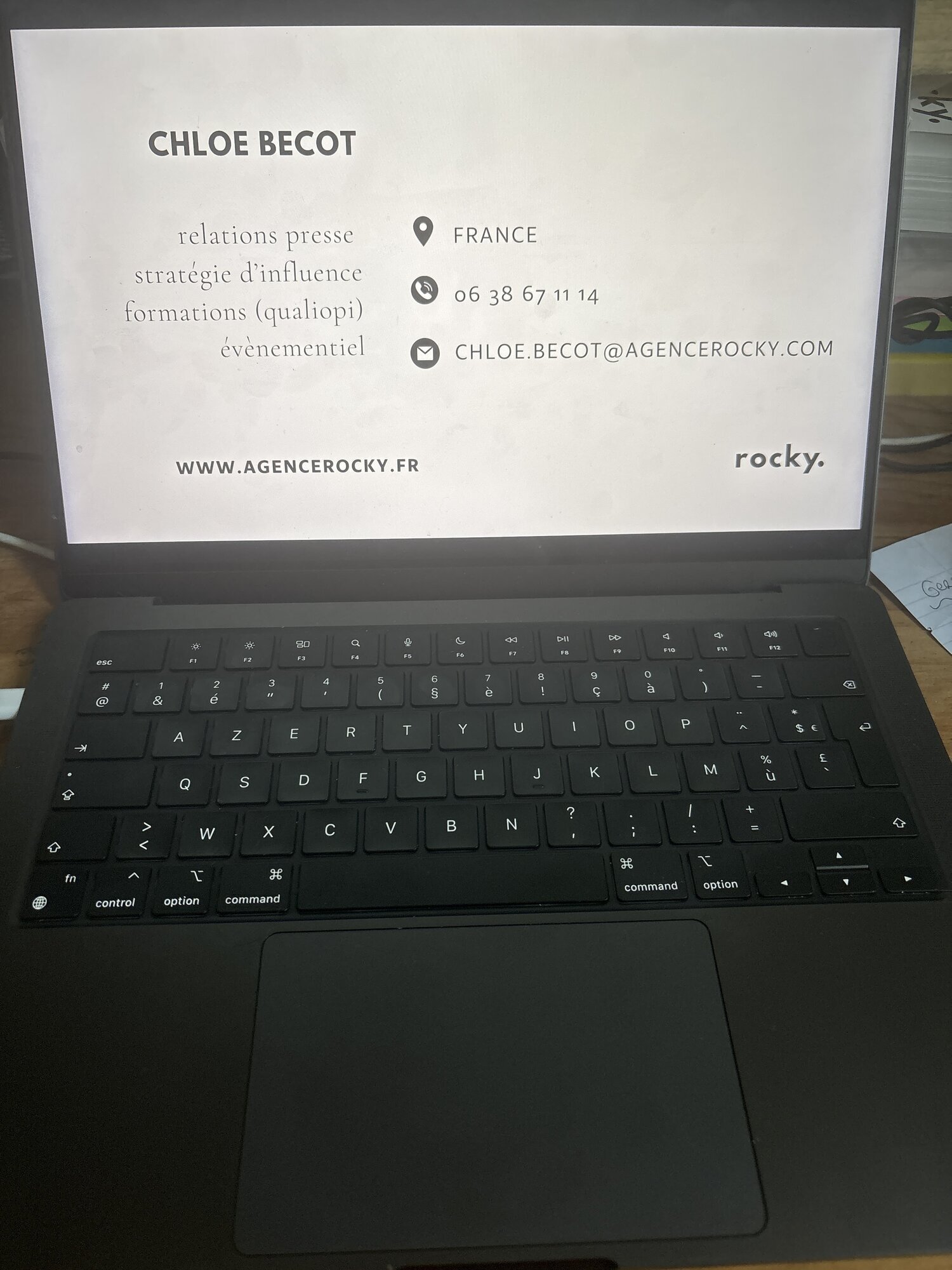 Images Agence ROCKY.