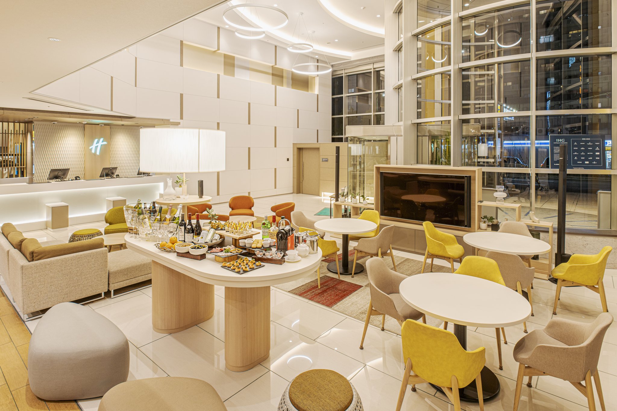 Images Holiday Inn & Suites Shin Osaka by IHG