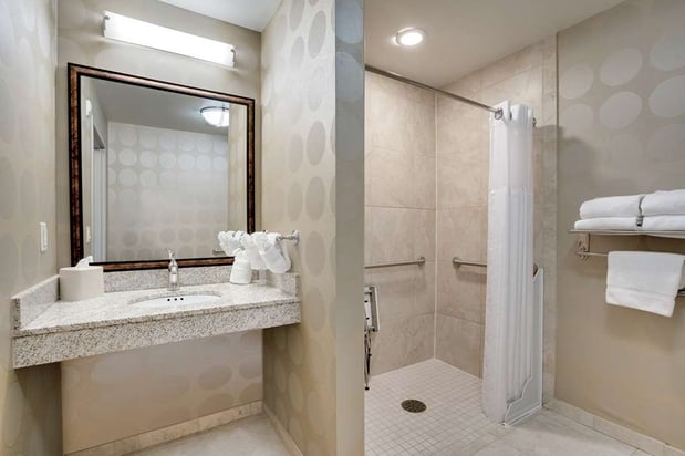 Images Hilton Garden Inn Milwaukee Airport