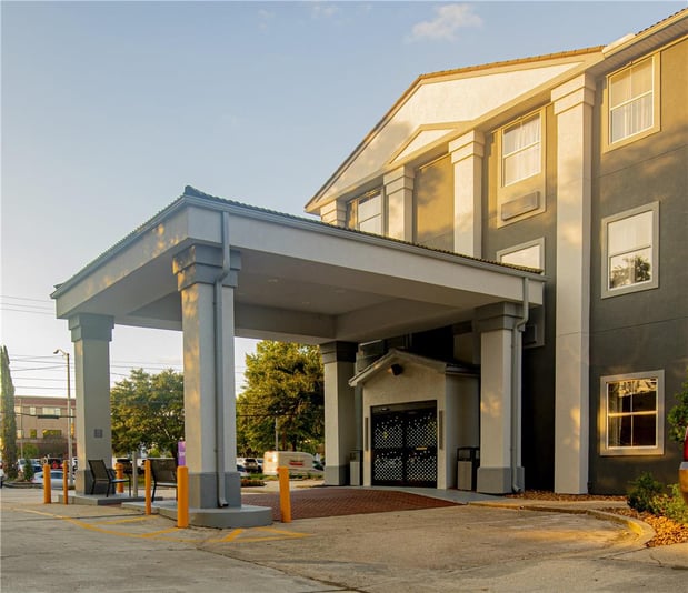 Images Spark by Hilton Lafayette South