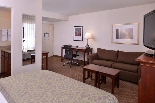 Images Staybridge Suites Indianapolis-Airport, an IHG Hotel