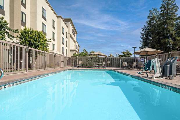 Images Hampton Inn & Suites Bakersfield/Hwy 58, CA