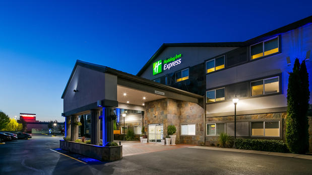 Images Holiday Inn Express & Suites Everett by IHG