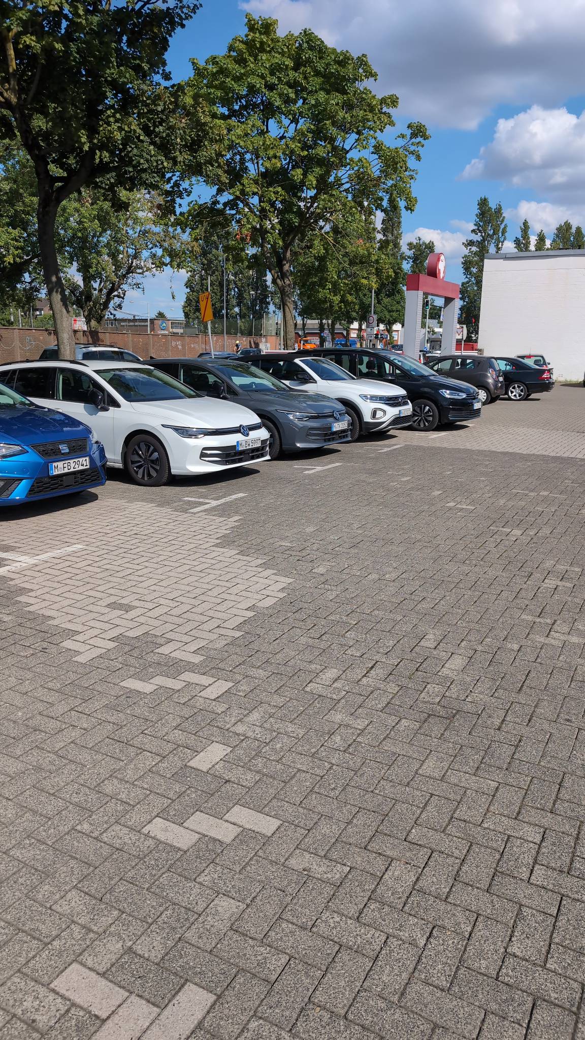 SIXT Autovermietung Krefeld, Sproedentalstr. 4 in Krefeld