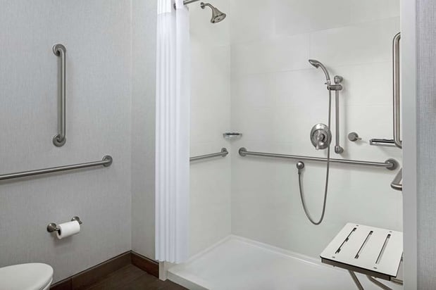 Images Hampton Inn & Suites Teaneck Glenpointe