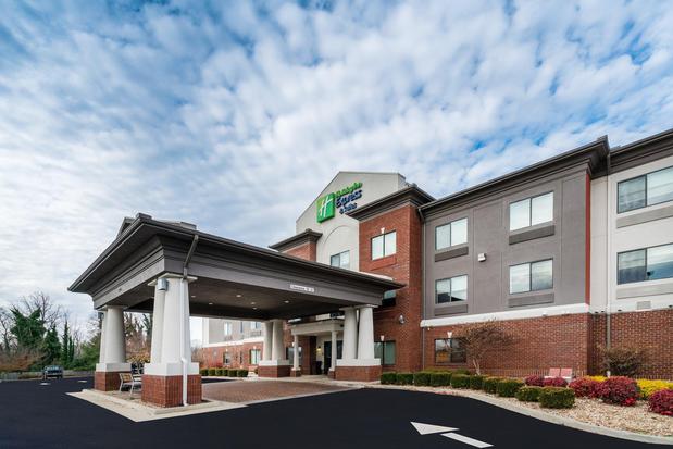 Images Holiday Inn Express & Suites Rocky Mount/Smith Mtn Lake, an IHG Hotel