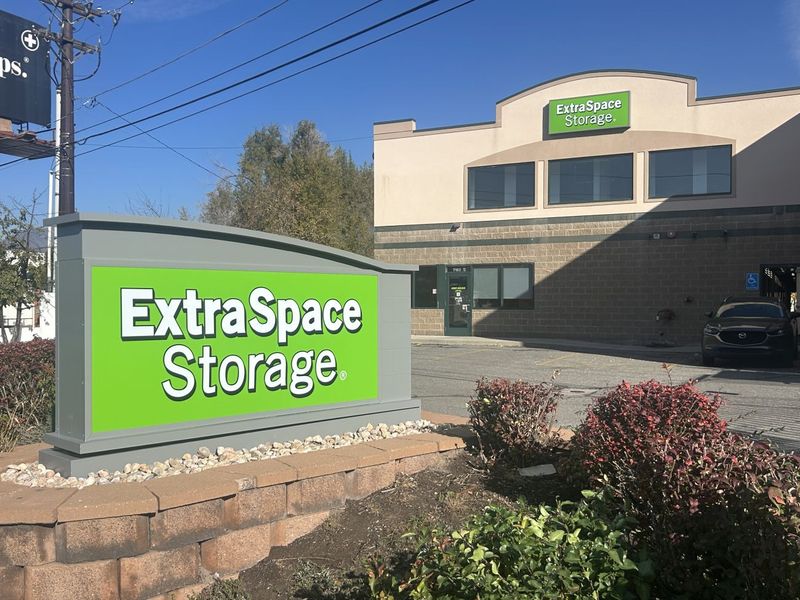 Images Extra Space Storage