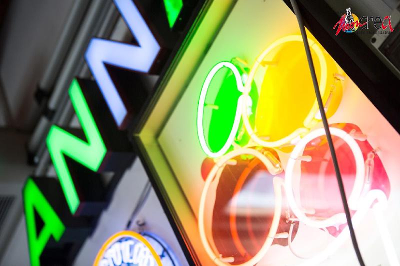 Images Nuova Neon Crea