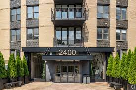 Image 2 | 2400 Hudson Apartments