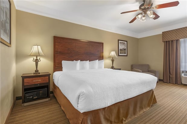 Images Best Western Plus Monica Royale Inn & Suites