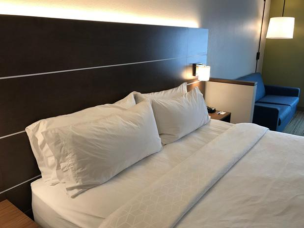 Images Holiday Inn Express & Suites Hannibal - Medical Center by IHG