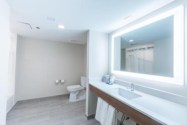Images Holiday Inn Express & Suites Arlington North – Stadium Area by IHG