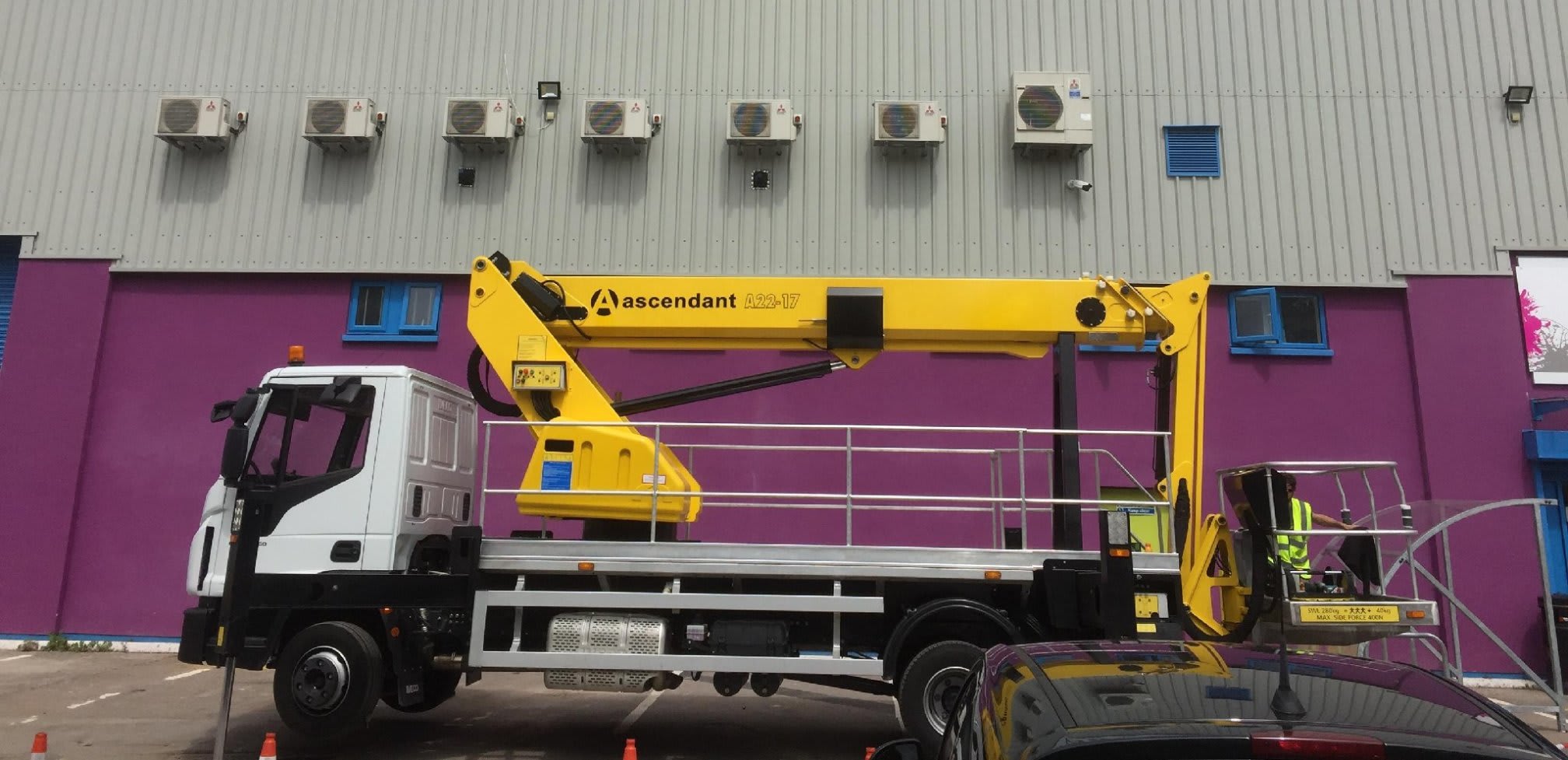 LIFT ME Cherry Picker Hire Crowthorne 01344 526570