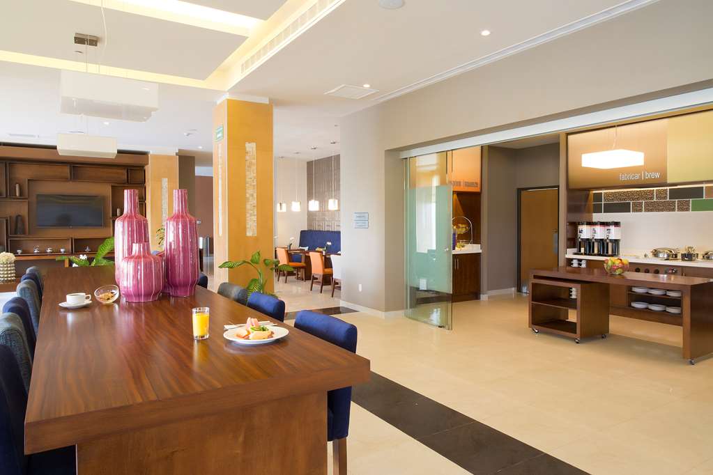 Images Hampton Inn & Suites by Hilton Paraiso