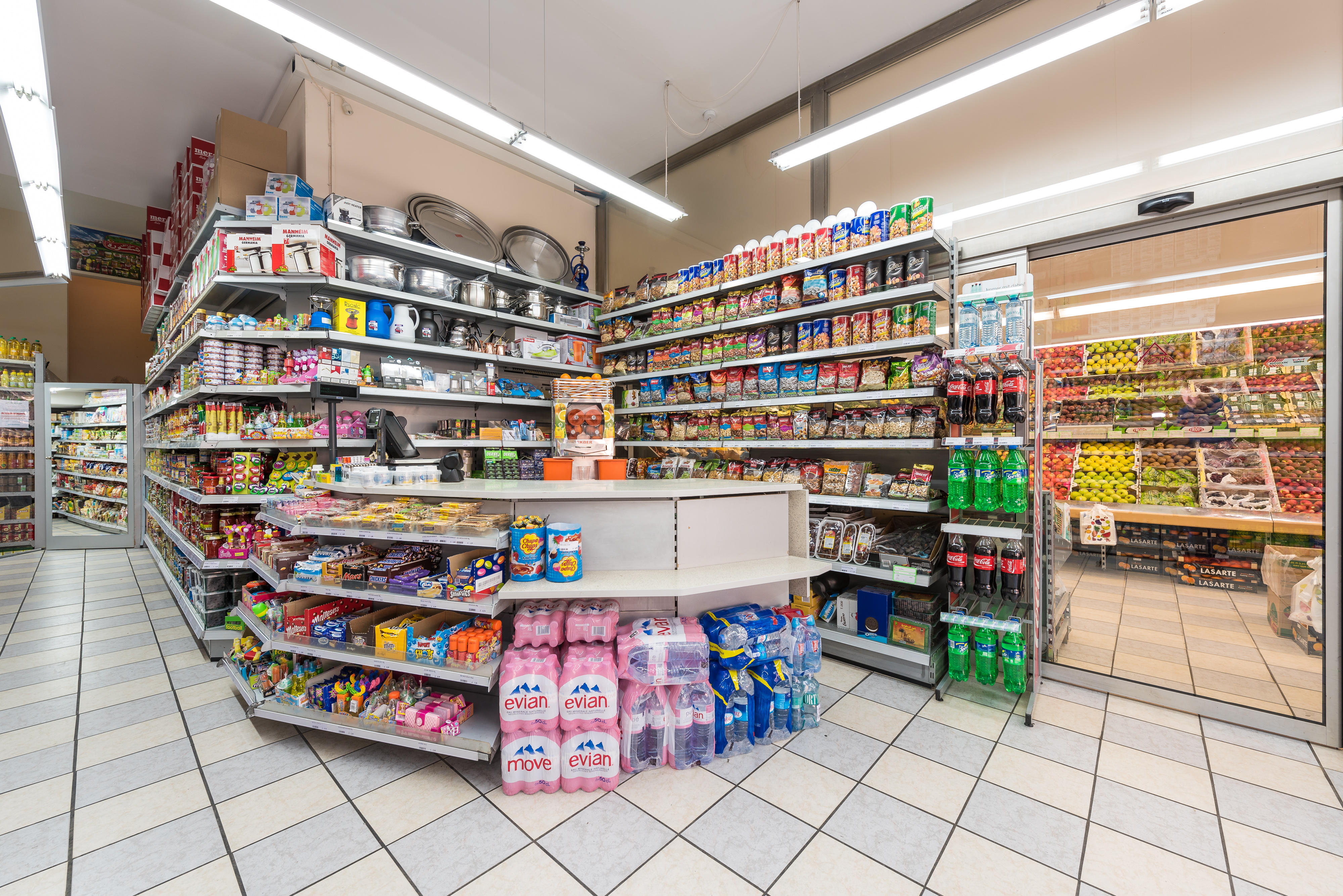 AYDIN GmbH & Co KG, Schloßplatz 2 in Zell am See