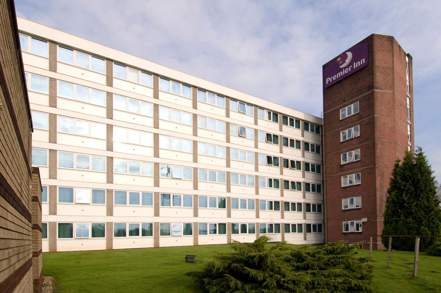 Images Premier Inn Cardiff North hotel