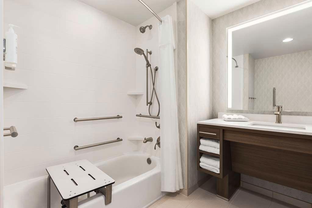 Guest room bath Home2 Suites by Hilton Leesburg Leesburg (571)209-1010