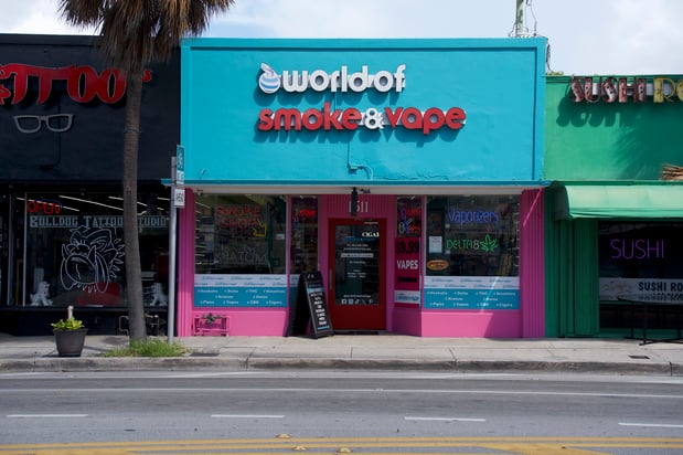 Images World of Smoke & Vape - Las Olas
