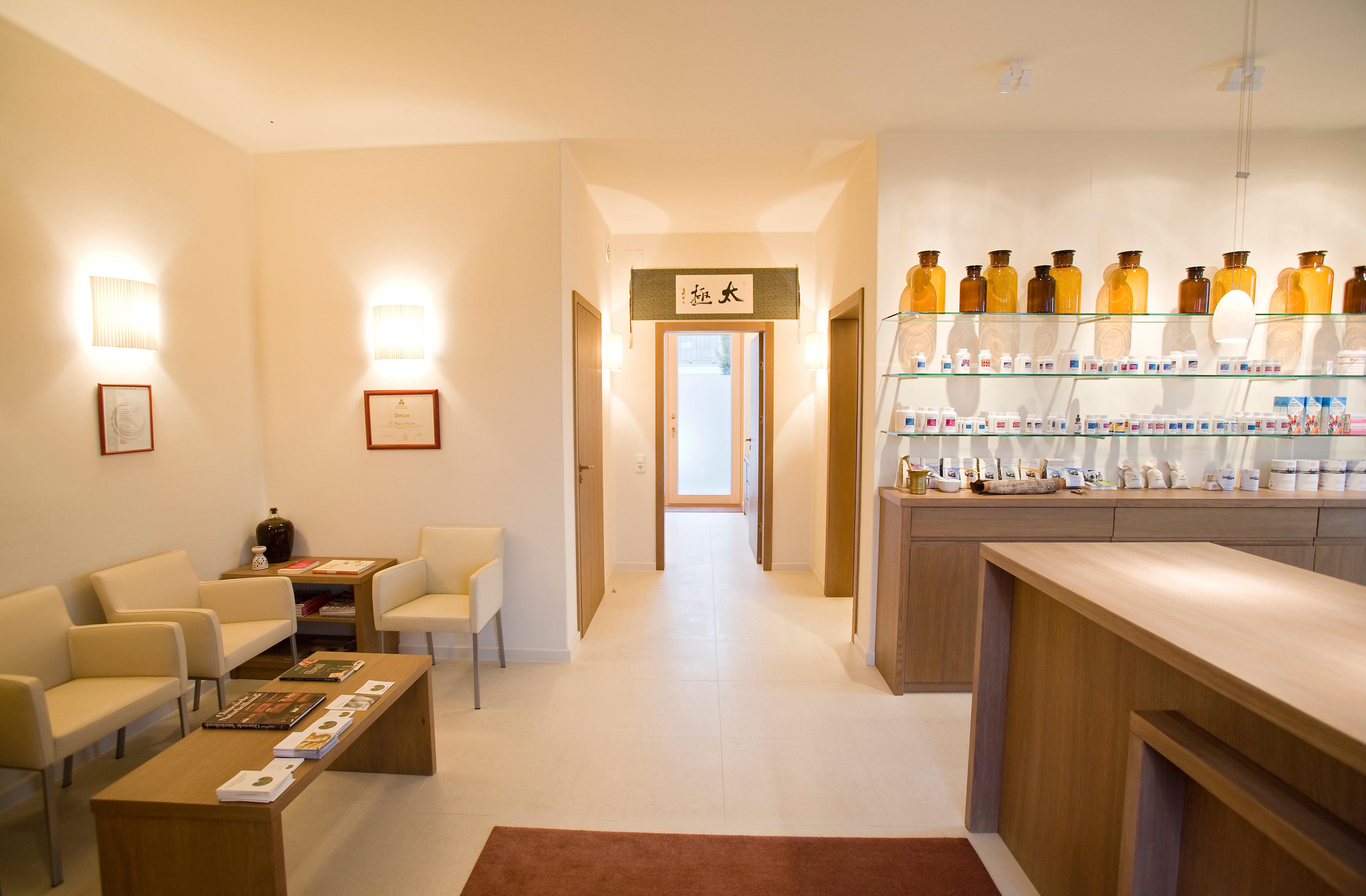 Dr. med. Roman Schneider, MSc Osteopathie, Franz-Liszt-Gasse 22 in Podersdorf am See