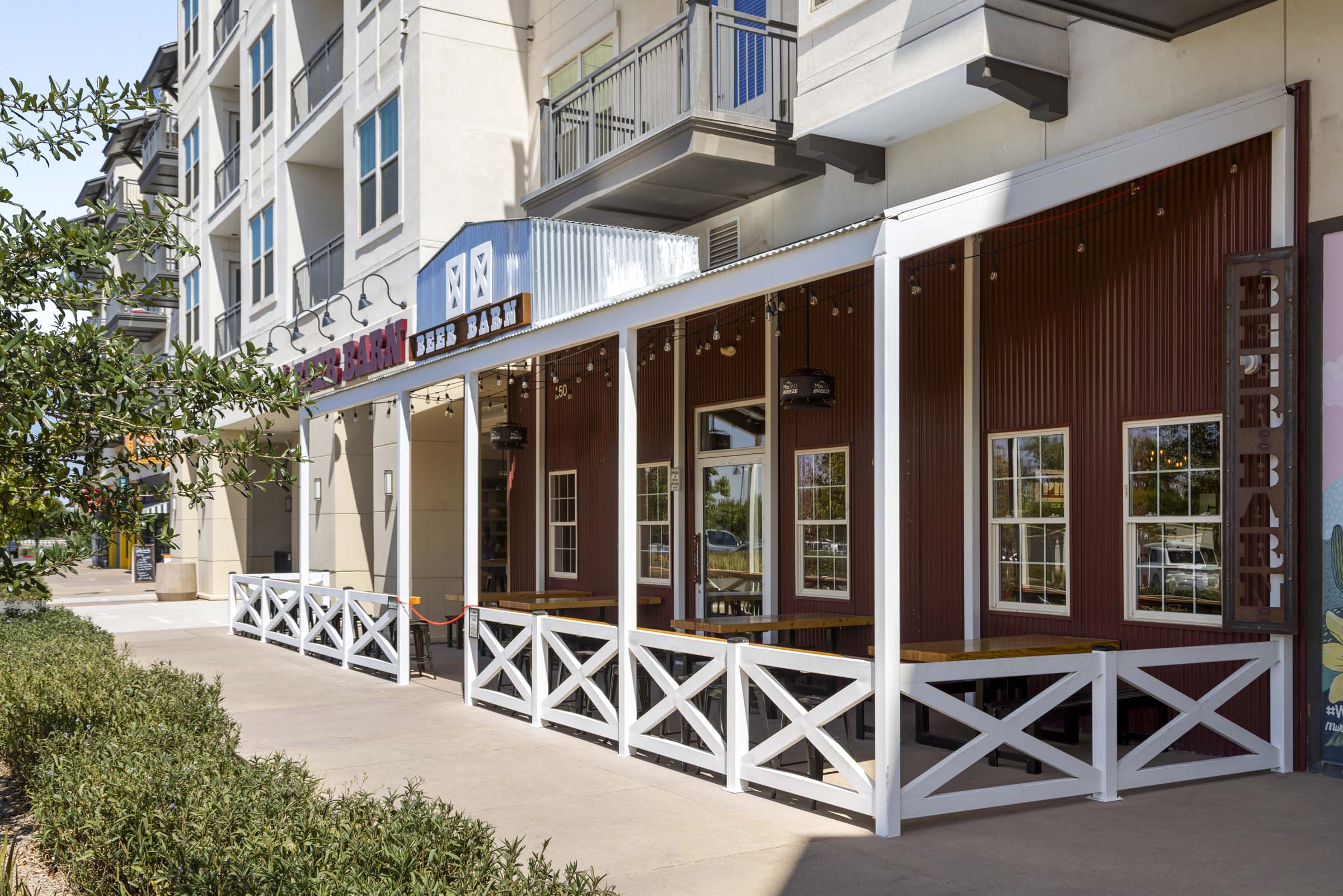 First-floor restaurant Beer Barn at Camden Gilbert apartments in Gilbert, AZ 