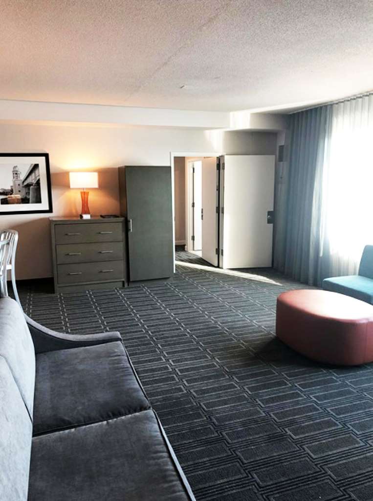 Guest room Hilton Philadelphia at Penn's Landing Philadelphia (215)521-6500