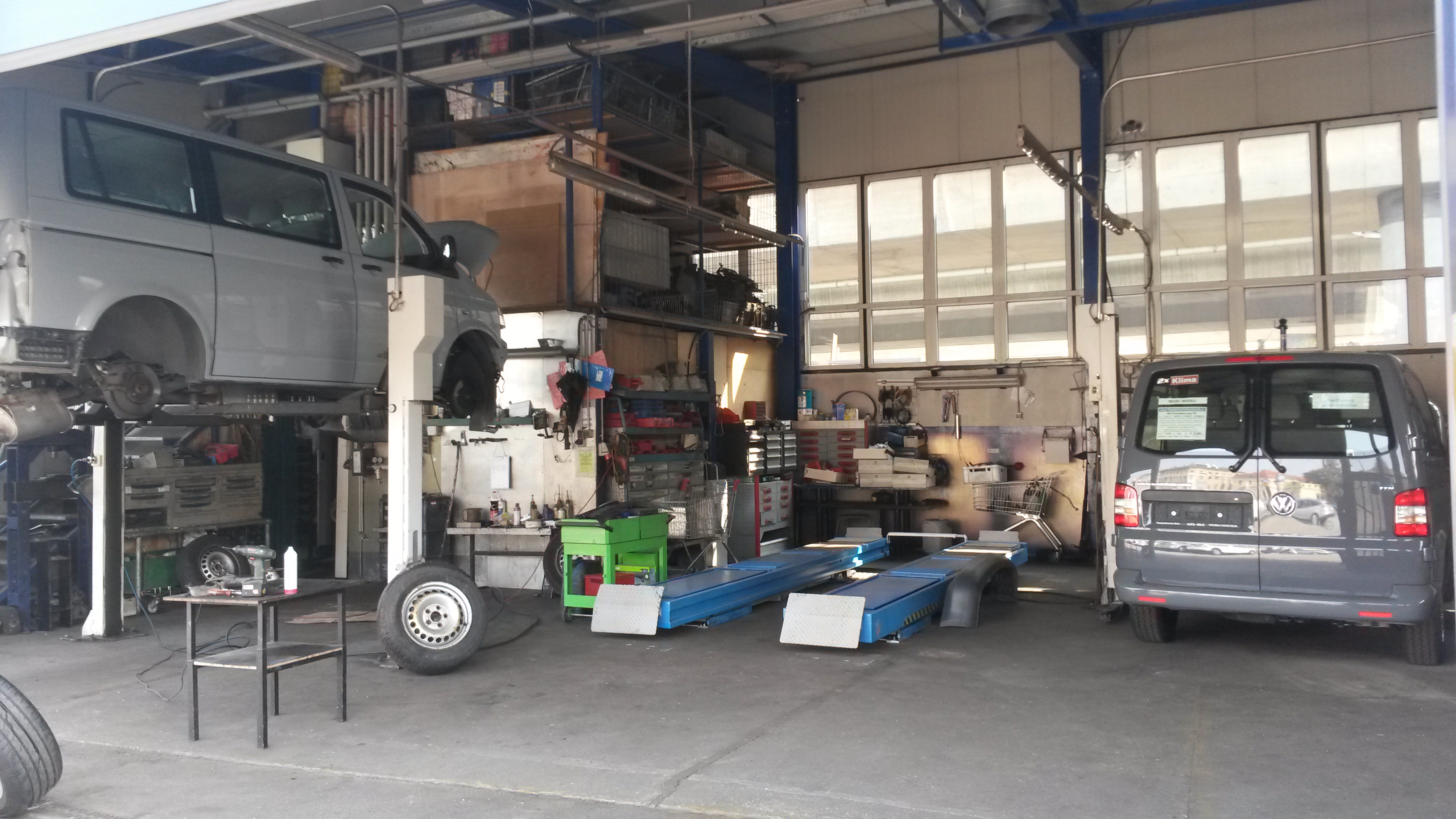 Auto Helle GesmbH TRANSPORTERCENTER NORD, Prager Straße 20A in Wien