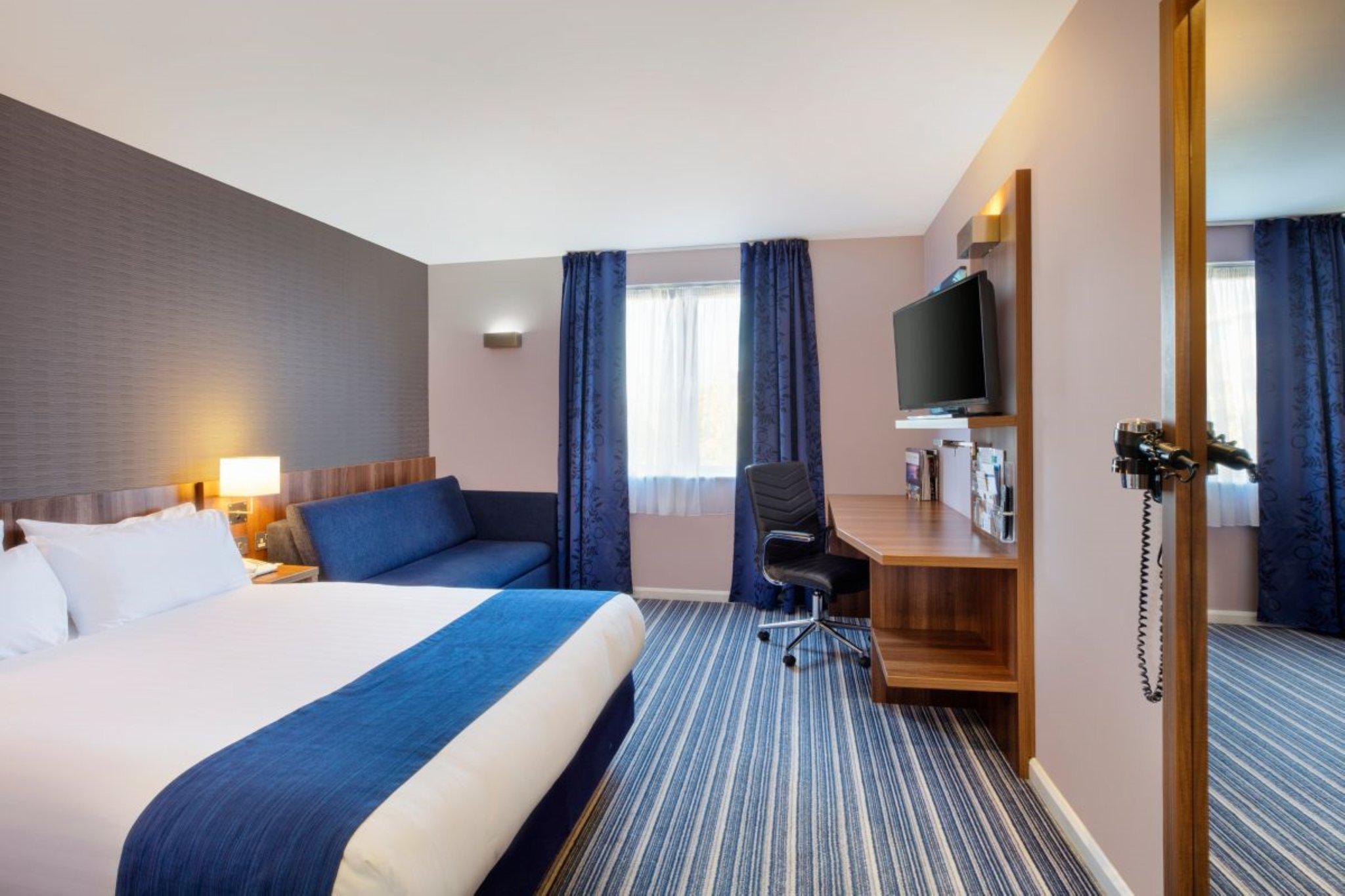 Holiday Inn Express Poole, an IHG Hotel Poole 01202 649222