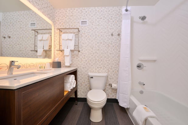 Images Holiday Inn Kansas City Airport by IHG