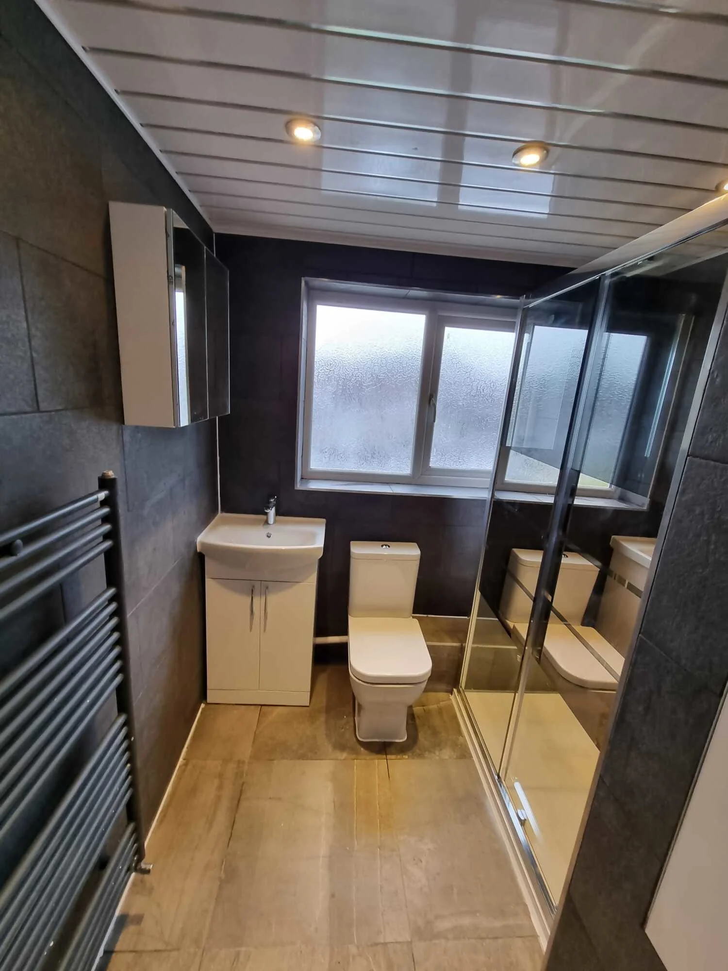 Images Ivo & Tina HK Service Ltd