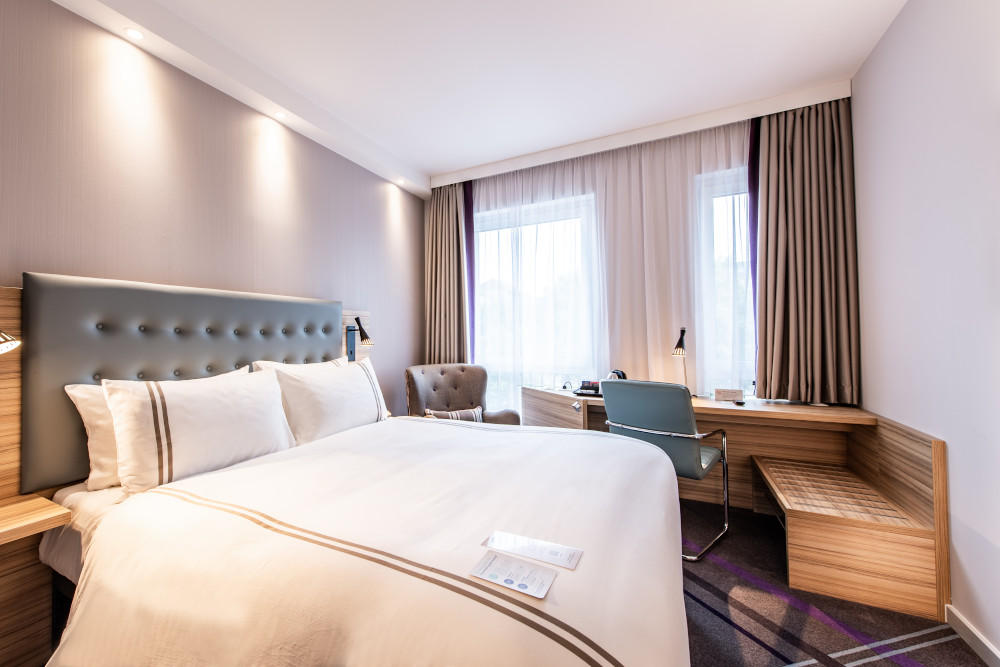 Premier Inn Hannover City University hotel bedroom