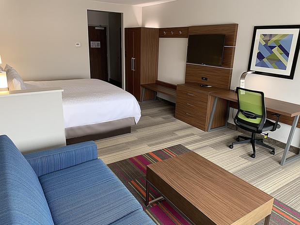Images Holiday Inn Express & Suites Moore, an IHG Hotel