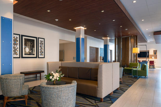 Images Holiday Inn Express & Suites Tulsa Downtown by IHG