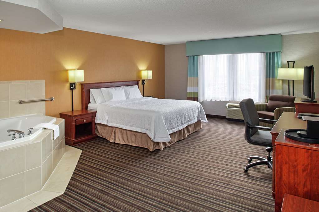 Images Hampton Inn & Suites by Hilton Toronto Airport