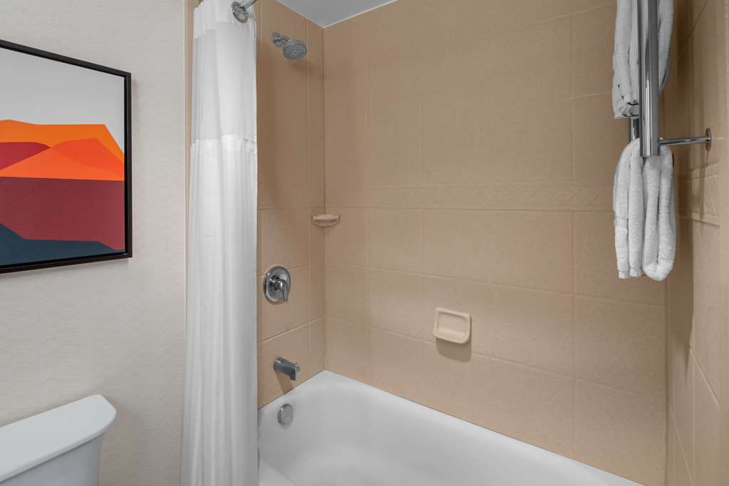 Guest room bath