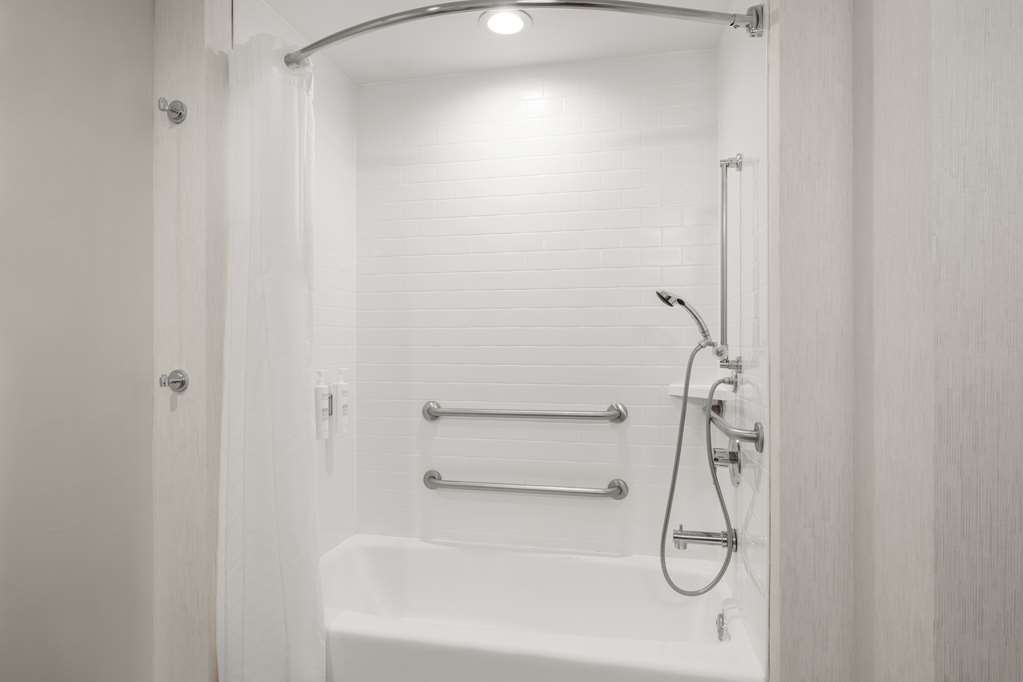 Guest room bath