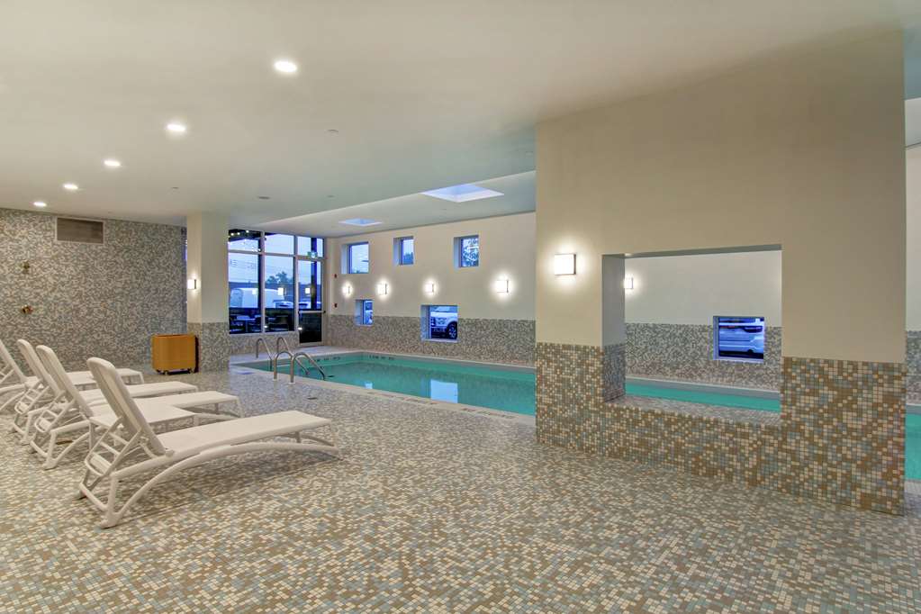 Pool Home2 Suites by Hilton Montreal Dorval Dorval (514)676-8080