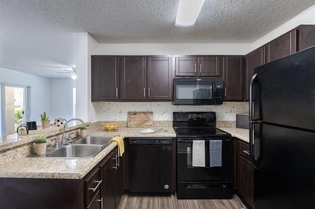 Images Savannah Place Apartments & Townhomes