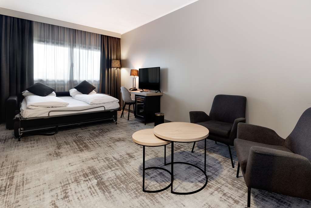 Images Park Inn by Radisson Oslo Airport Hotel West